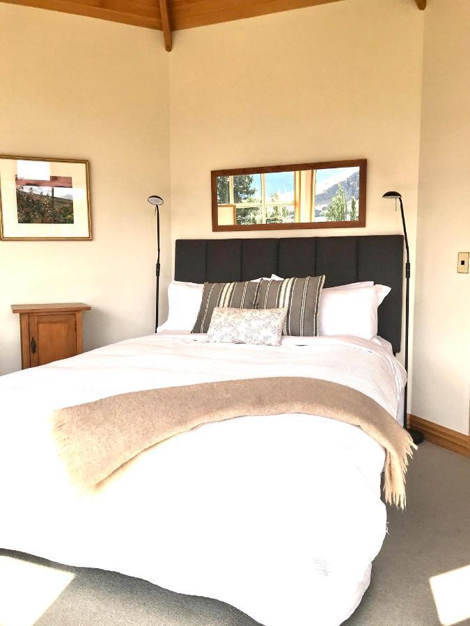 The Turret Boutique Accommodation ควีนส์ทาวน์ ภายนอก รูปภาพ
